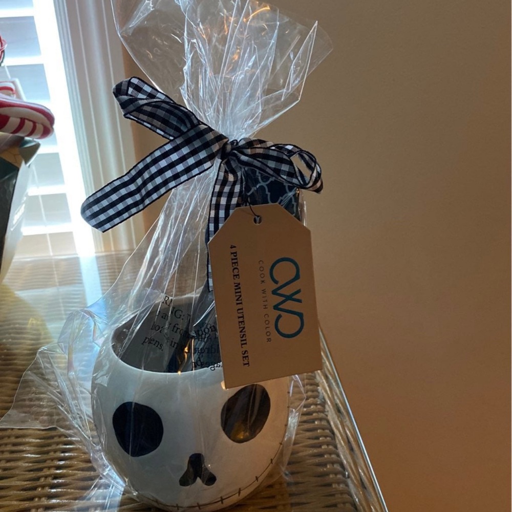 Cook with color Halloween container with utensils